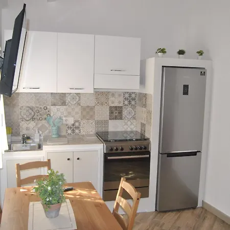Apartament Centre - 1-bed - Sleeps 4 *